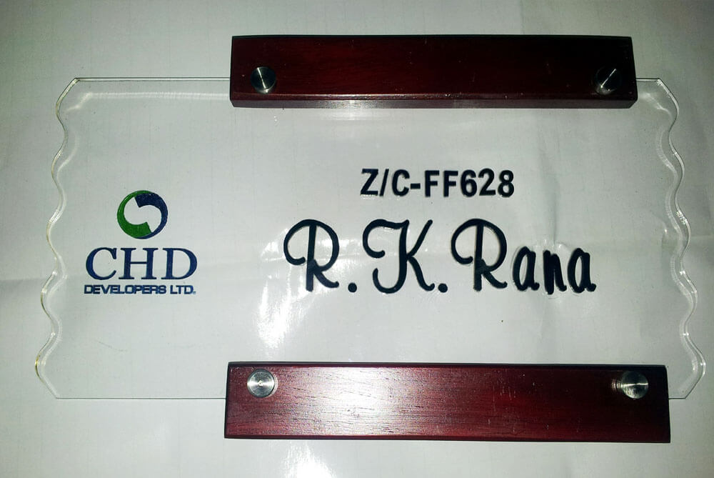 <span>Gifting Name Plate</span><i>→</i>